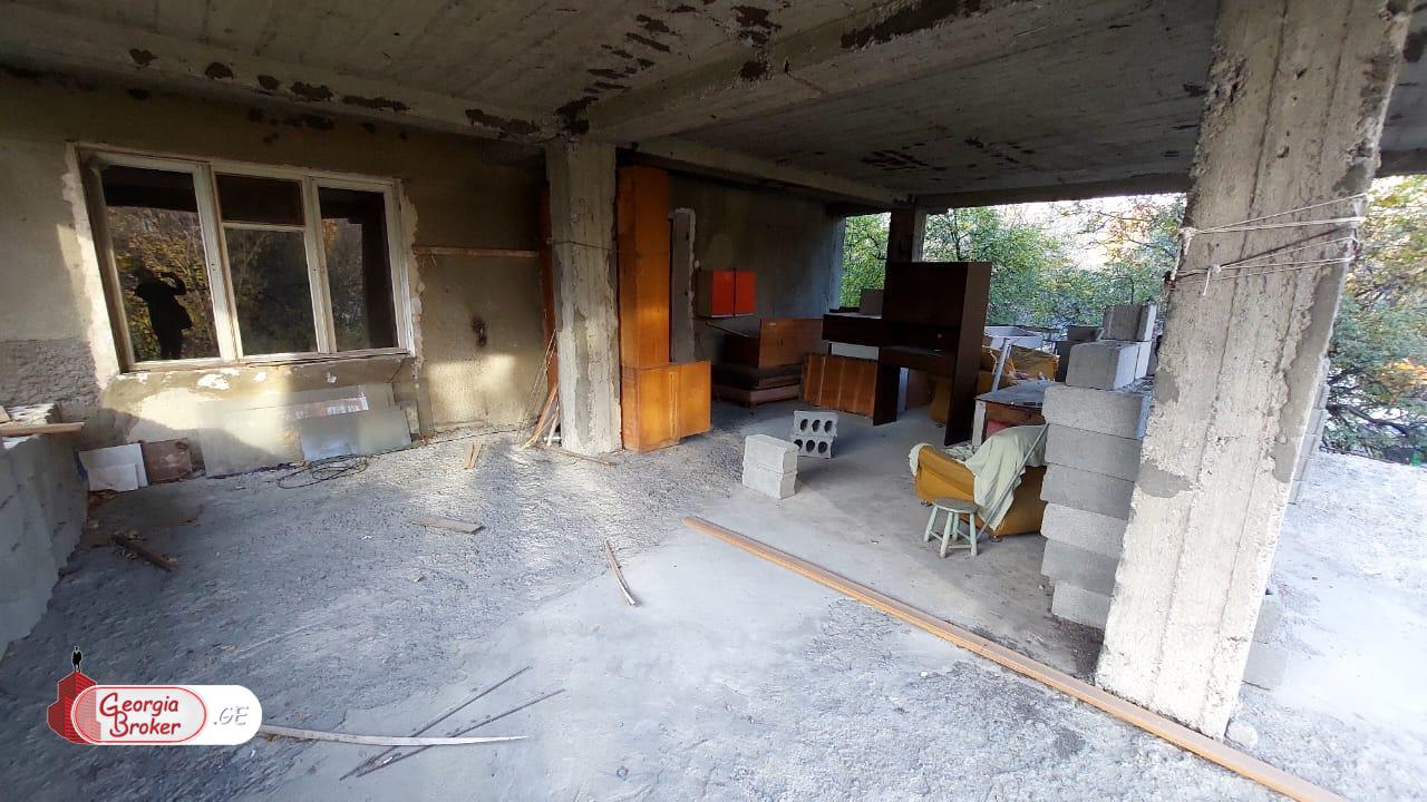 old repaired 6-room apartment for sale